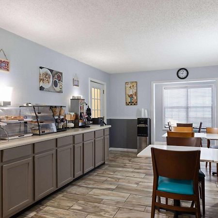 Travelodge By Wyndham Perry National Fairgrounds Area I-75 Екстериор снимка