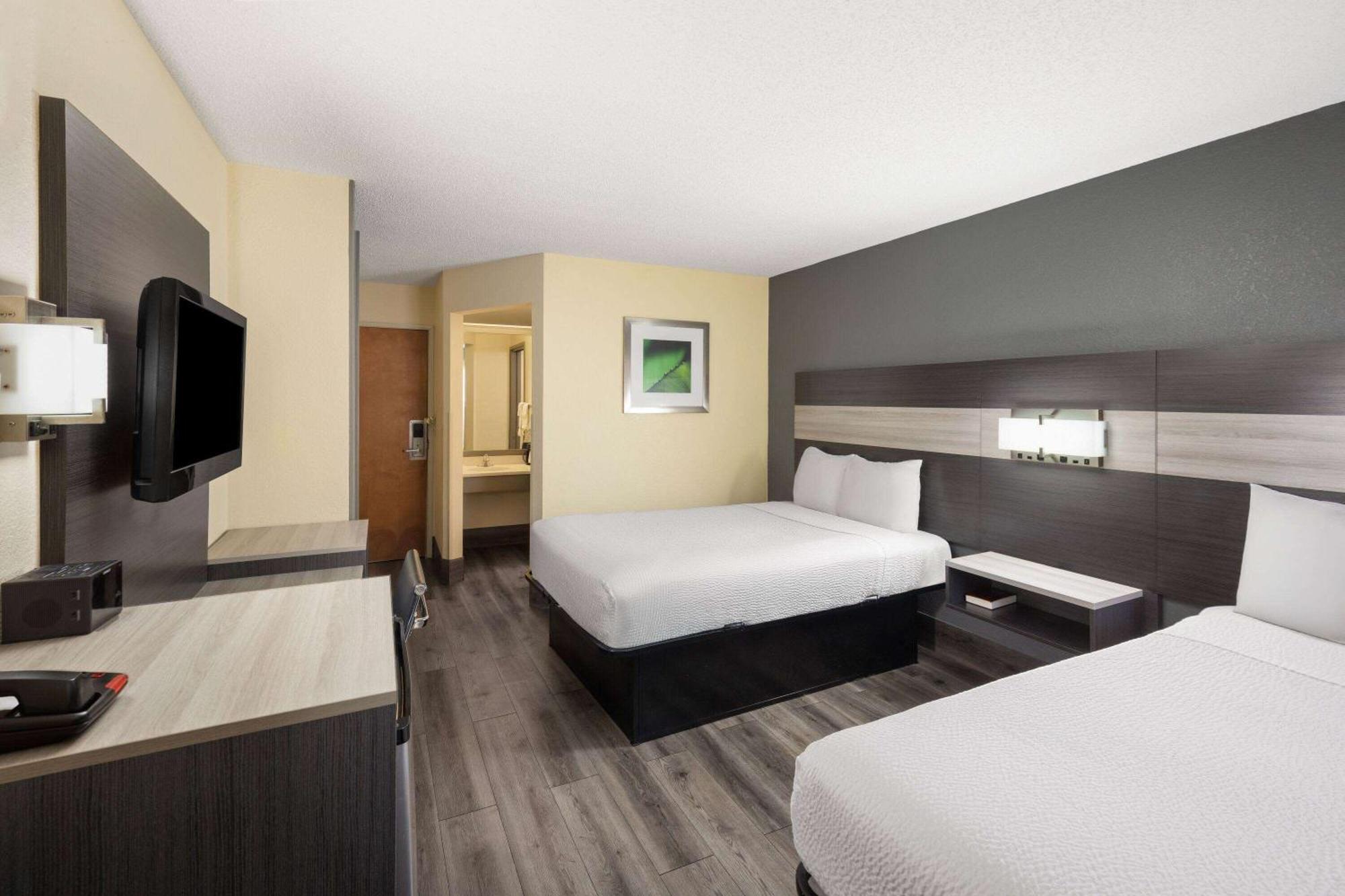 Travelodge By Wyndham Perry National Fairgrounds Area I-75 Екстериор снимка