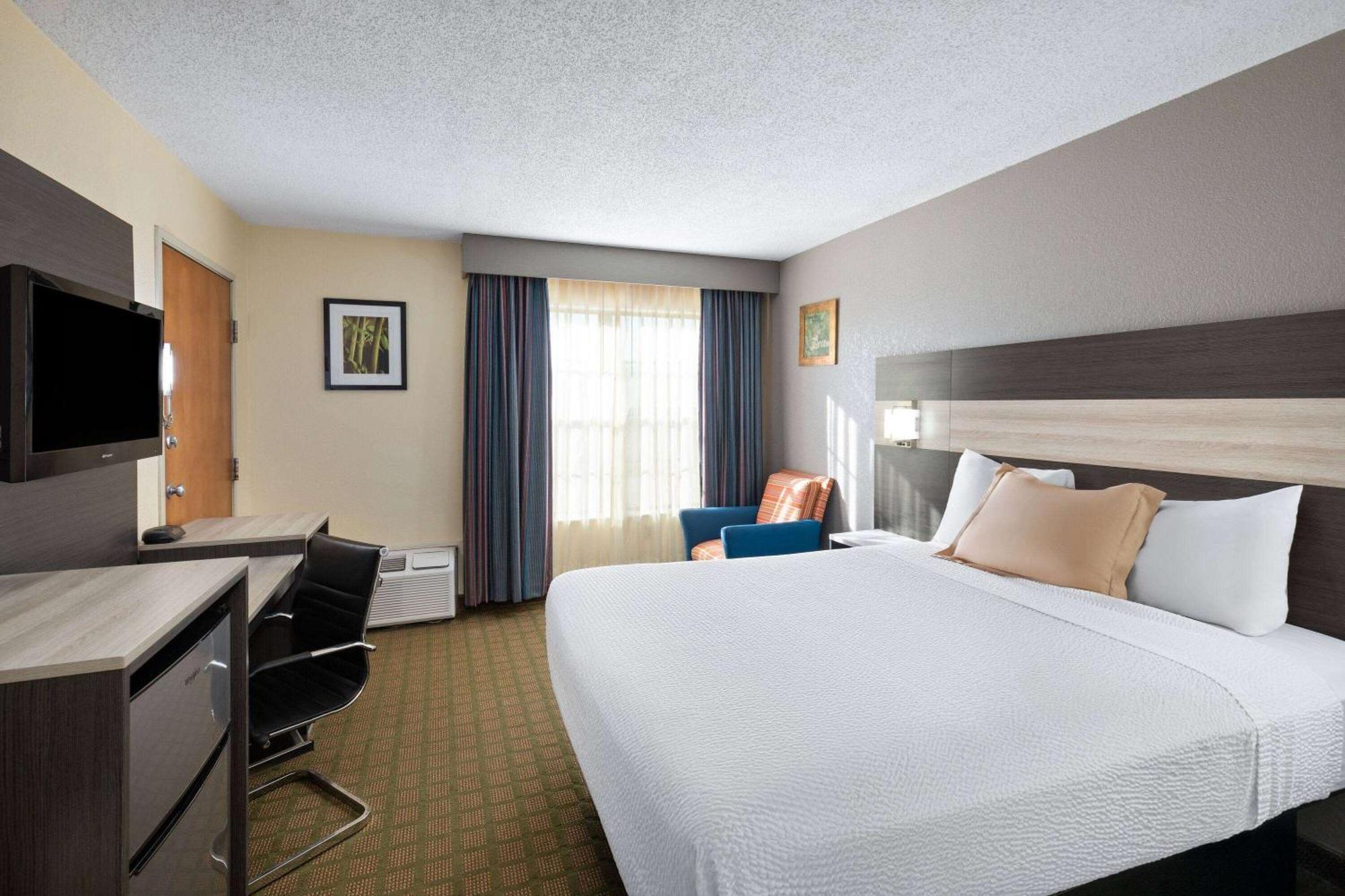 Travelodge By Wyndham Perry National Fairgrounds Area I-75 Екстериор снимка