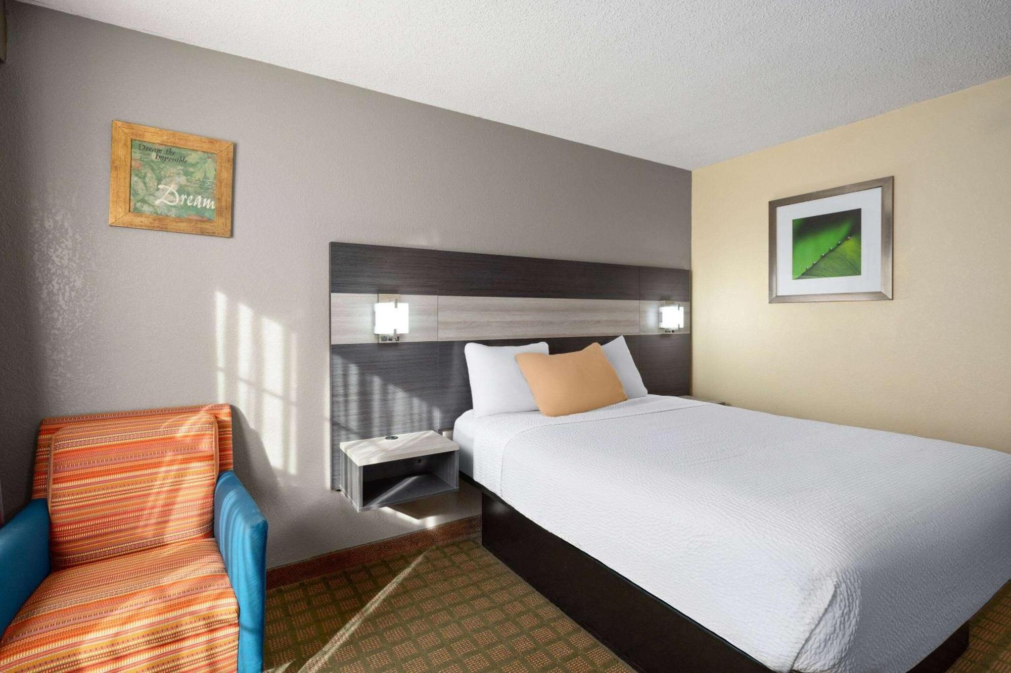 Travelodge By Wyndham Perry National Fairgrounds Area I-75 Екстериор снимка