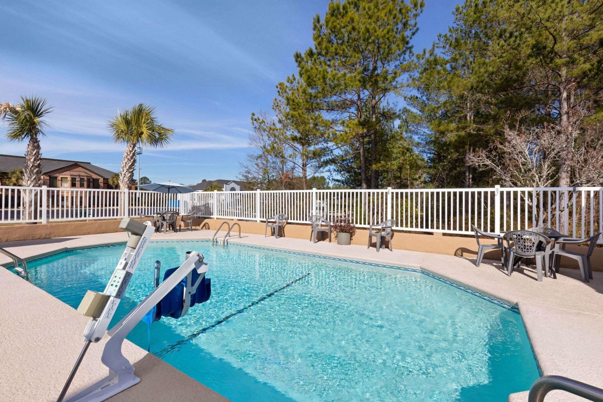 Travelodge By Wyndham Perry National Fairgrounds Area I-75 Екстериор снимка